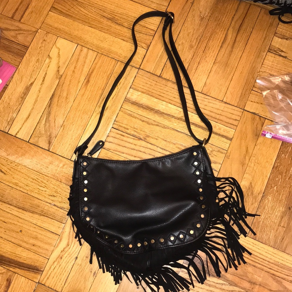 Bag with fringes